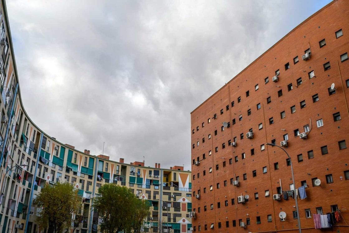 Edificio El Ruedo, en Madrid. Son viviendas sociales en el barrio madrileño de Moratalaz. Le llaman así porque recuerda a una plaza de toros. Foto: ÁLVARO MINGUITO